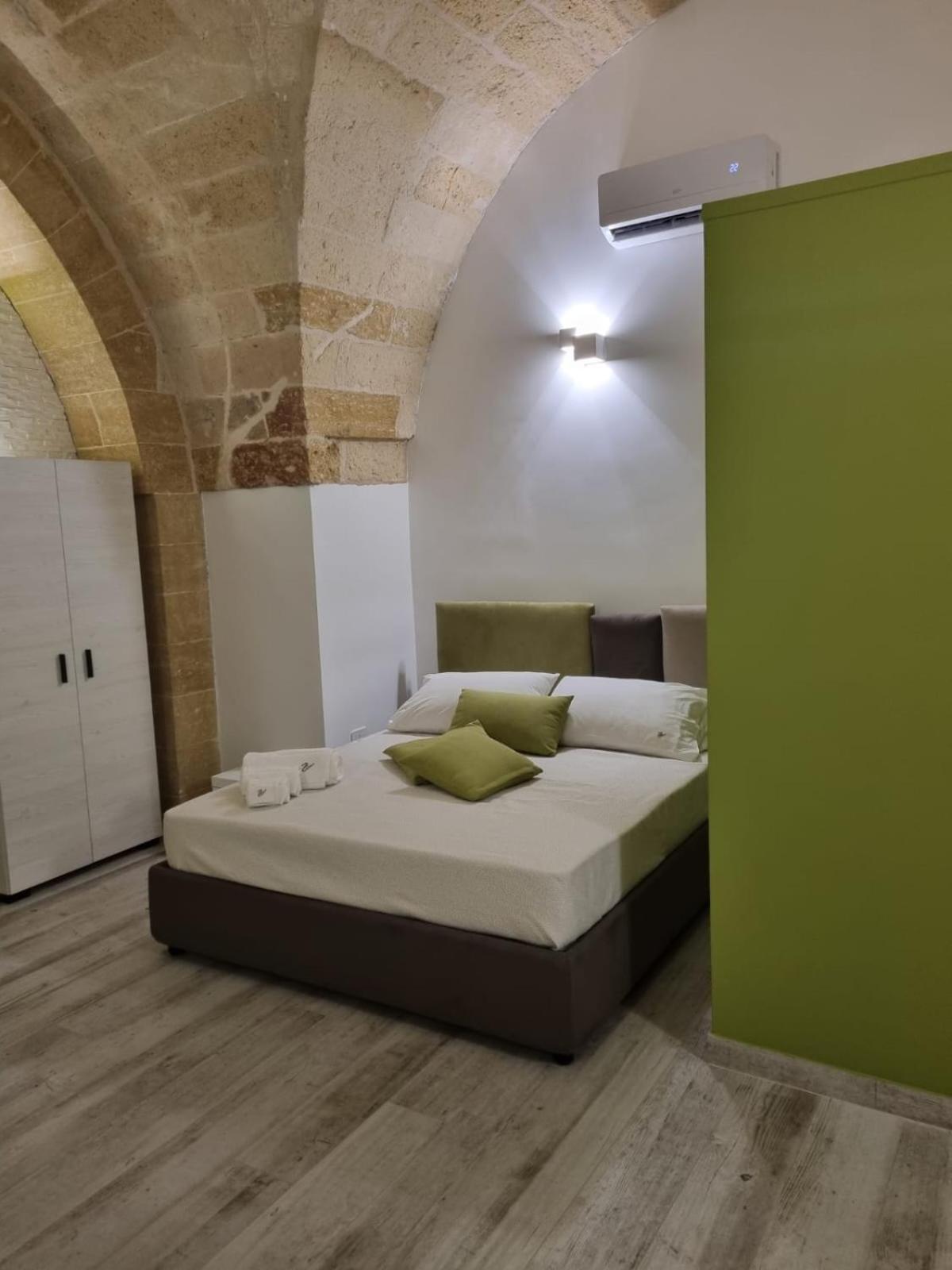 Avvolta Nel Salento - Room & Relax 토르치아롤로 외부 사진