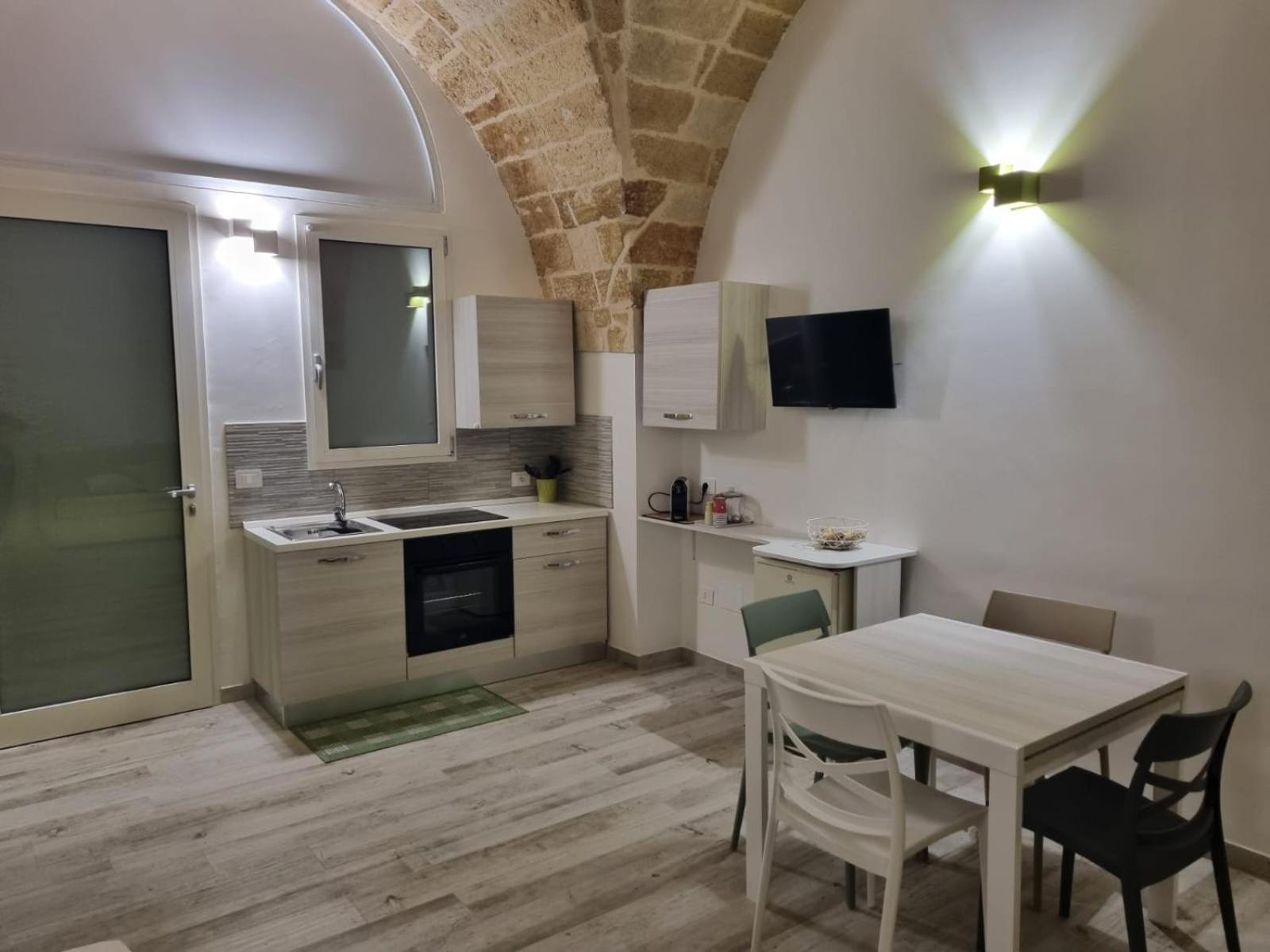 Avvolta Nel Salento - Room & Relax 토르치아롤로 외부 사진