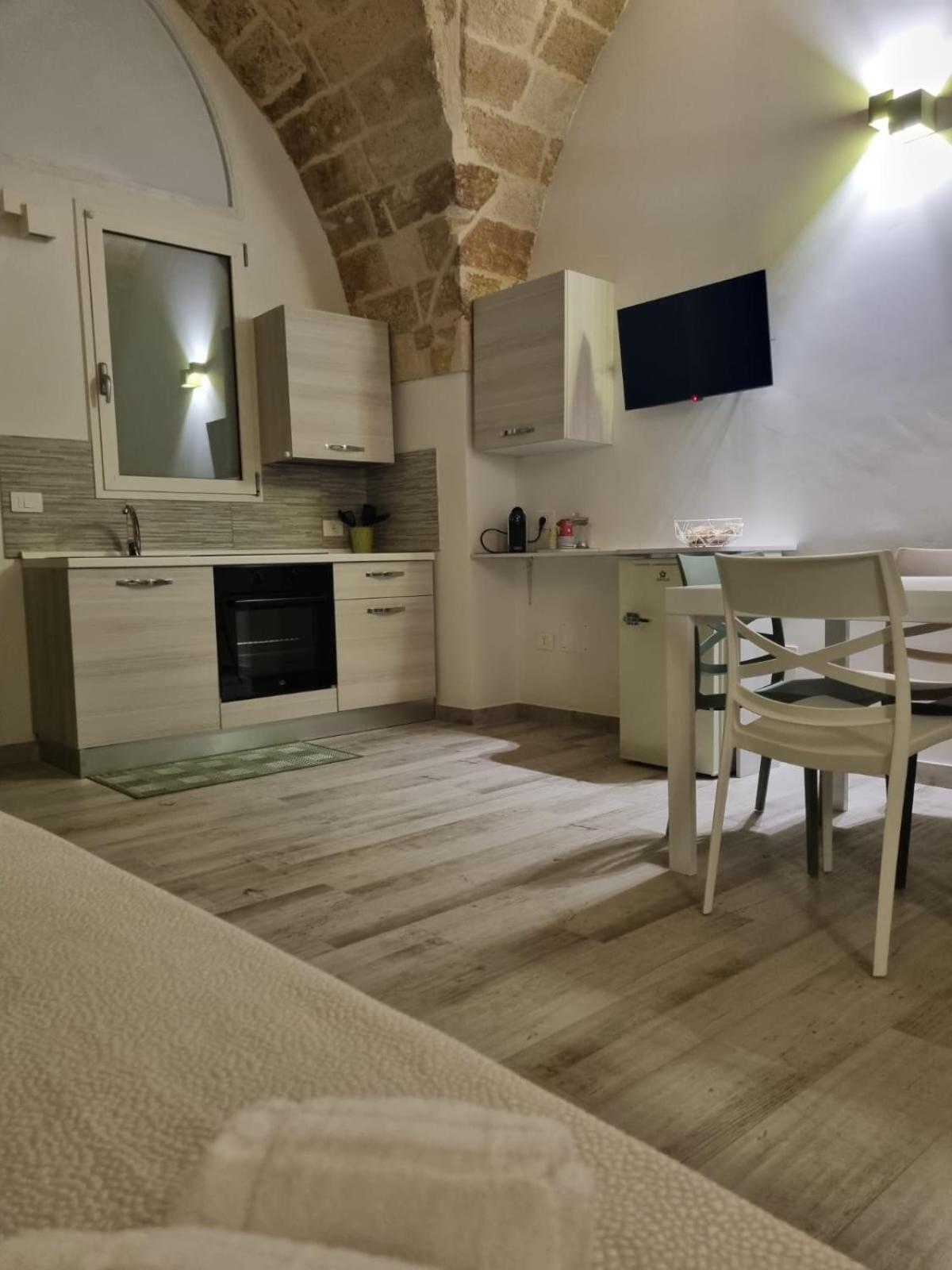 Avvolta Nel Salento - Room & Relax 토르치아롤로 외부 사진